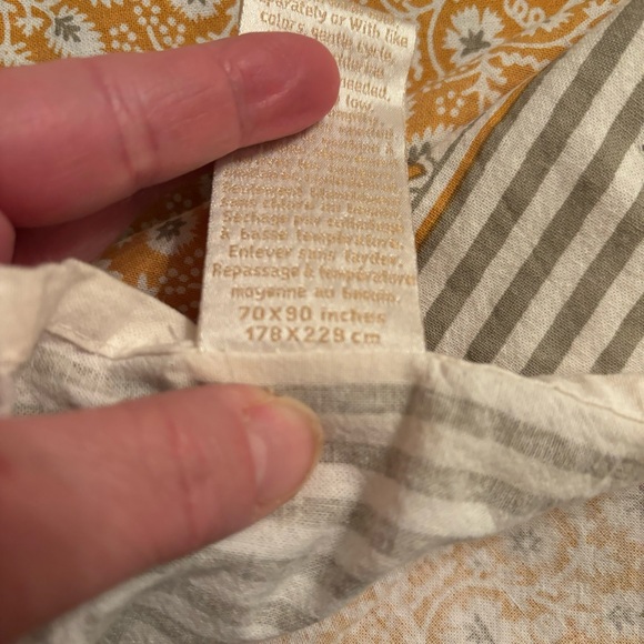 Williams Sonoma-Pattern Tablecloth in gold/grey/cream Paisley Print-100% cotton - Picture 9 of 9